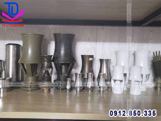 Cung cấp đầu phun tạo hình cây thông