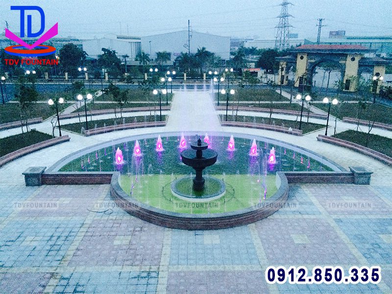 Đài phun nước bán nguyệt trường Thành Đô
