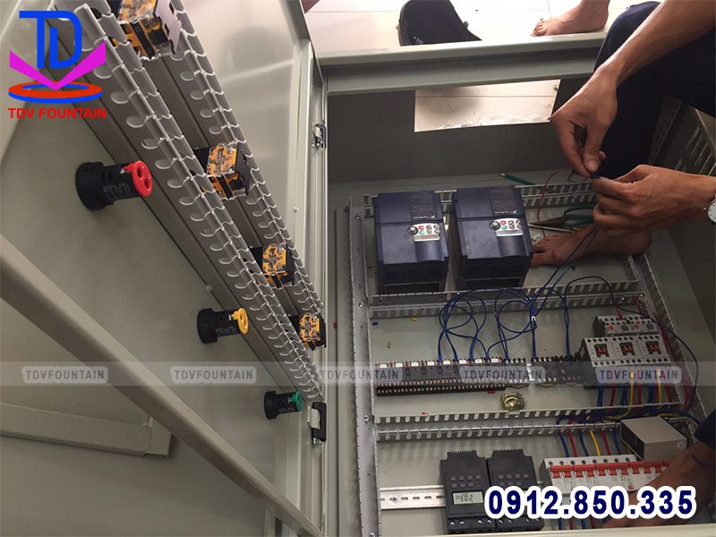 Đấu lắp tủ điện điều khiển đài phun nước