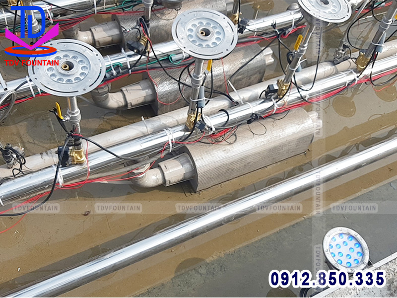 Lắp đặt bơm chìm sàn nhạc nước ma trận