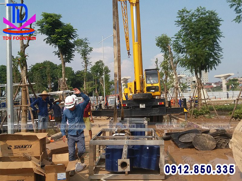 Lắp đặt hệ thống giàn phun phao nổi xuống hồ