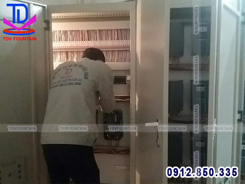 Lắp đặt tủ điện điều khiển