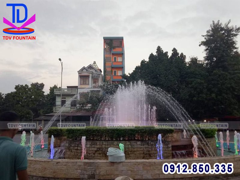 Test thử hoạt động đài phun nước trung tâm thương mại Bình An