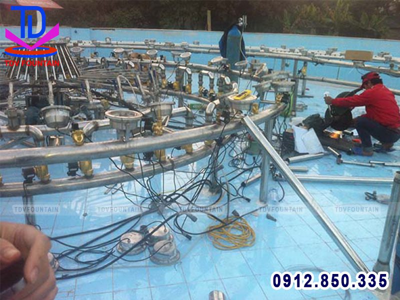 Thi công thiết bị đài phun nước sông Công