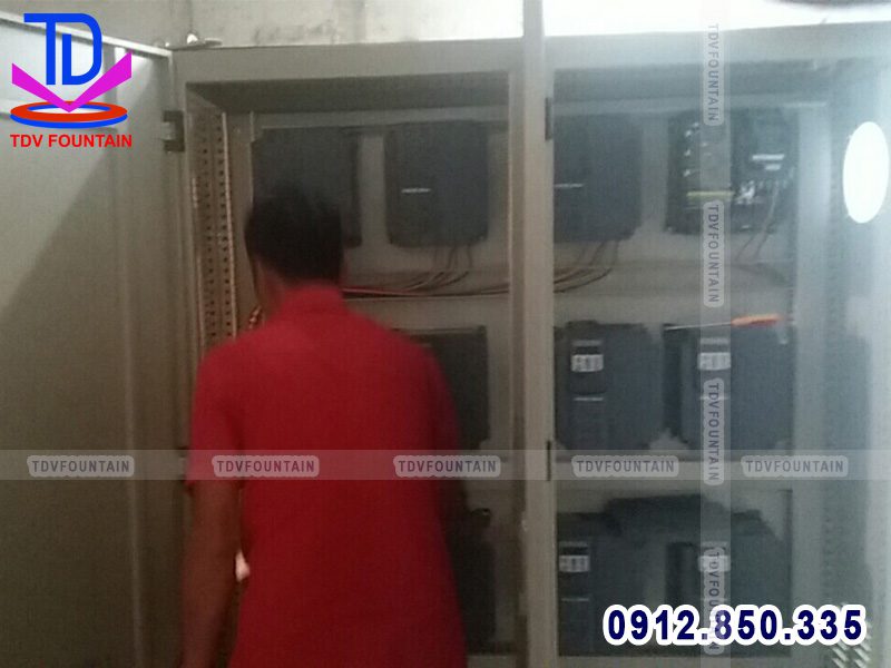 Tủ điện điều khiển đài phun nước phao nổi