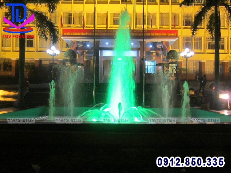 Vòi phun nước hình cây thông