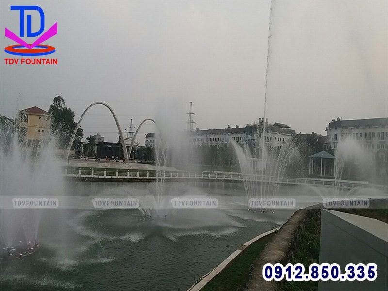 Chạy thử Đài phun nước phao nổi trên hồ Cây Đàn