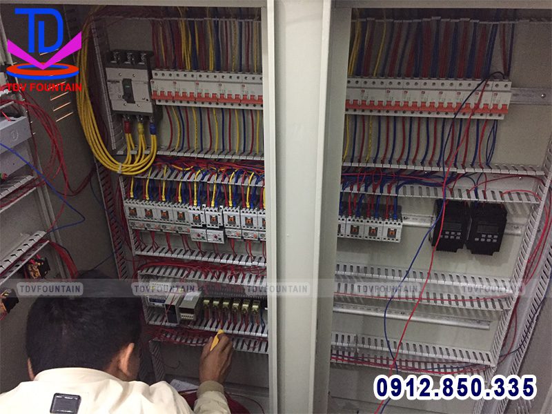 Đấu nối tủ điện đài phun nước KCN Vũng Áng