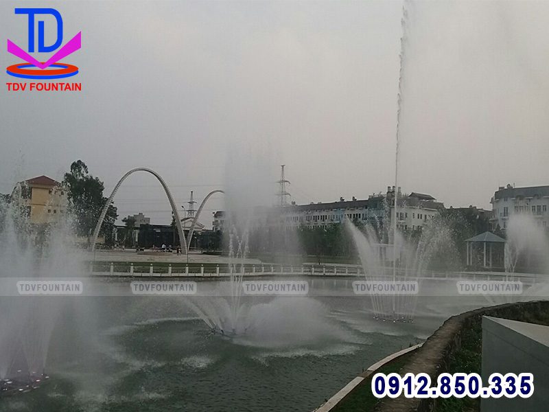 Vận hành đài phun nước phao nổi trên hồ Cây Đàn