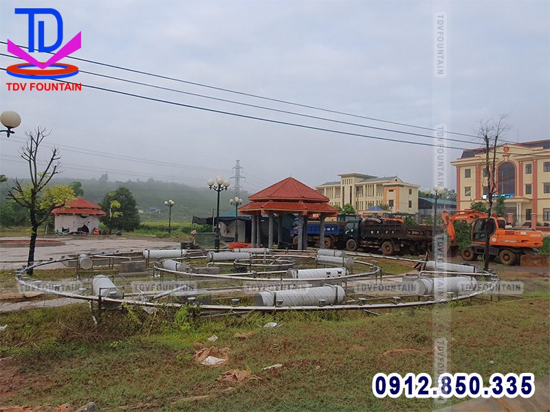 Lắp đặt đài phun nước phao nổi trước khi hạ thủy xuống hồ