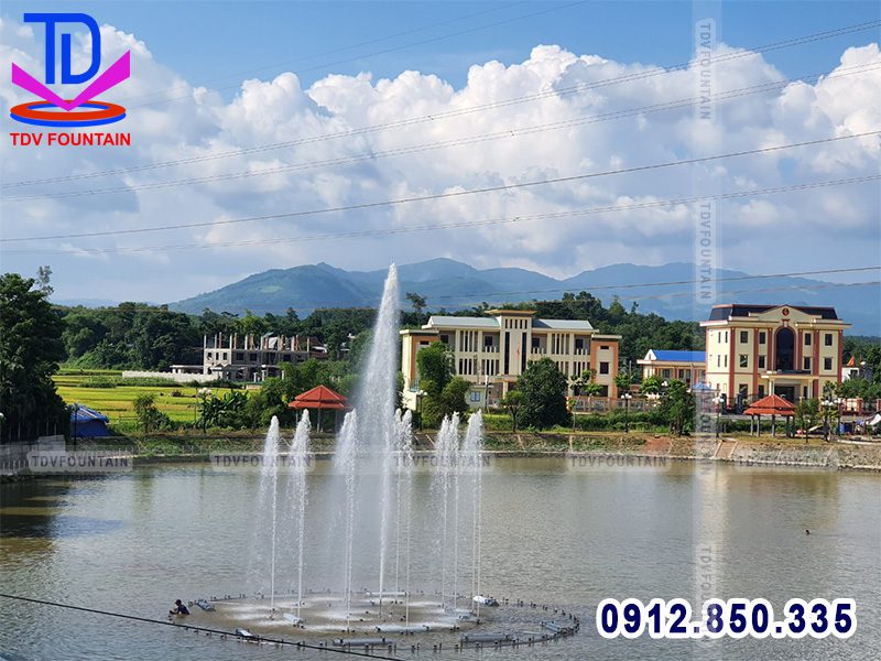 Chạy thử hoạt động hệ thống phun nước phao nổi Lạc Sơn