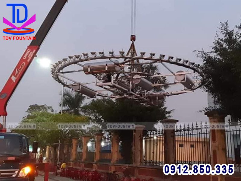 Hạ thủy hệ thống phao nổi trên hồ huyện Giao Thủy