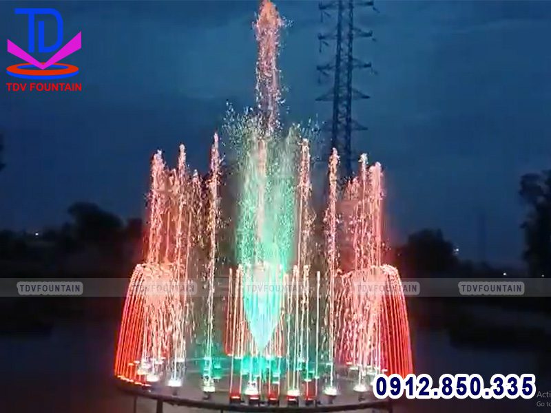 Đài phun nước trên hồ tại sân vườn biệt thự