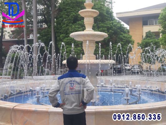 Lắp đặt vòi phun tia cho đài phun nước bằng đá
