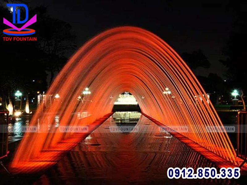 Lắp giàn phun tạo hiệu ứng mái vòm nước độc đáo