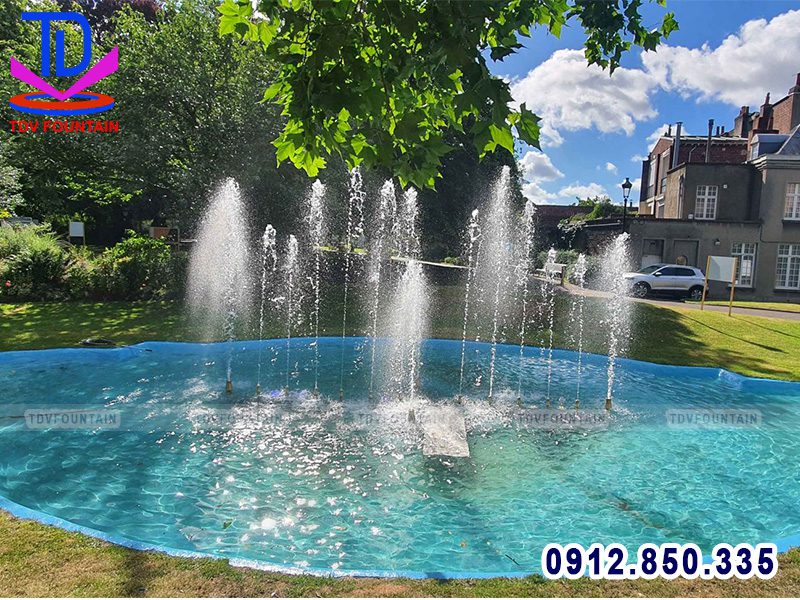 Lắp vòi phun nước cho hồ bơi sân vườn