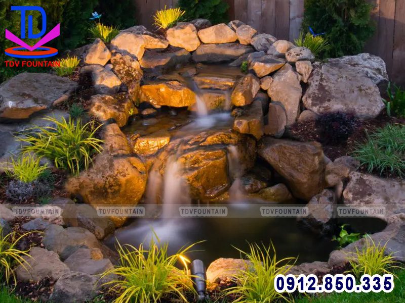 Thác nước tiểu cảnh sân vườn