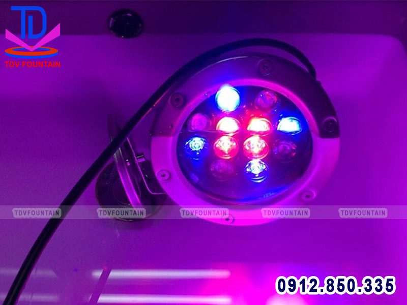 Đèn Led âm nước dạng đế toàn thân Inox tiêu chuẩn IP68