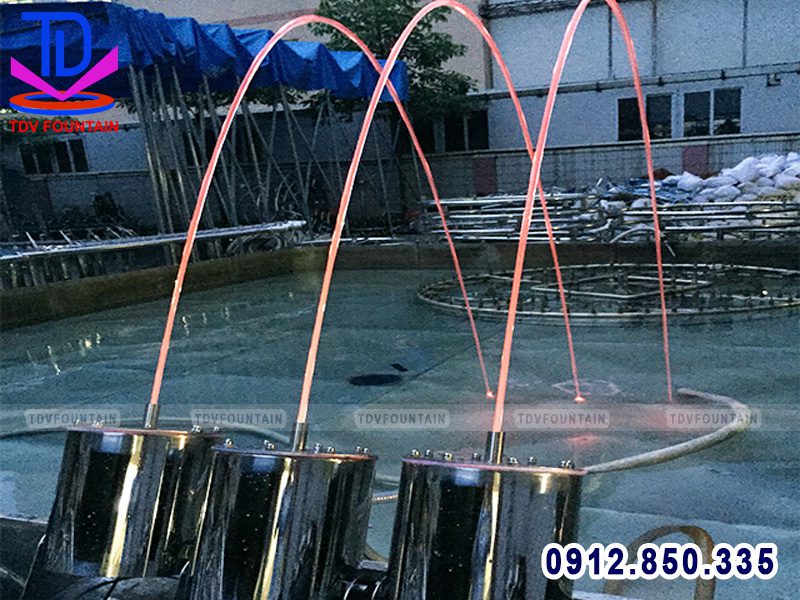 Vòi phun tạo tia nước hình cầu vồng