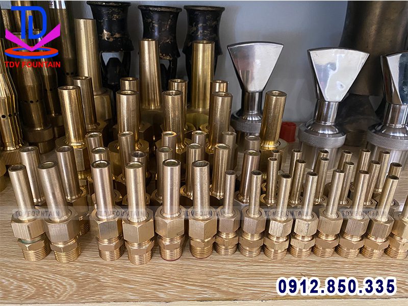 Các loại vòi phun nước chất  liệu đồng