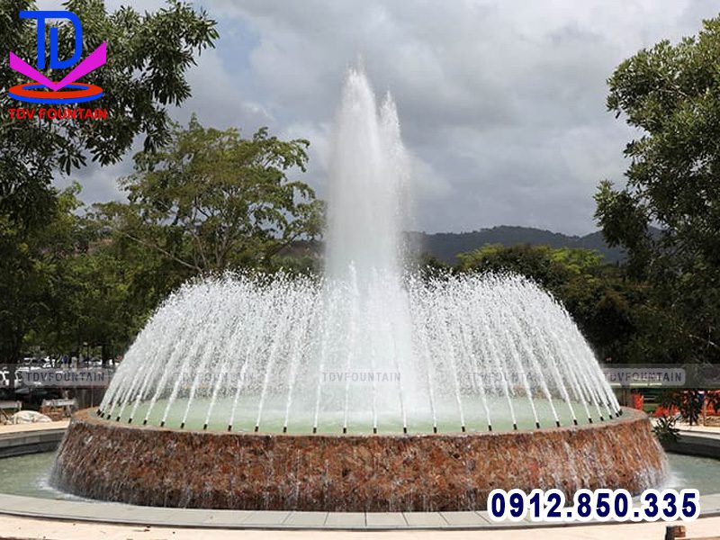 Đài phun nước lắp khuôn viên công ty