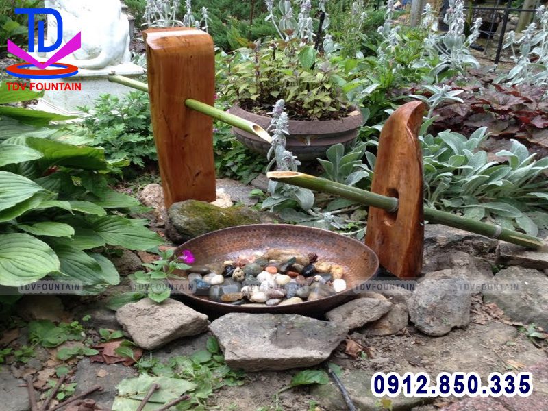 Đài phun nước bằng tre lắp cho sân vườn