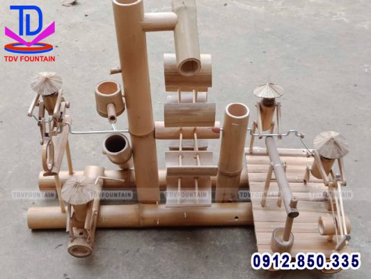 Guồng nước bằng tre ấn tượng trang trí sân vườn