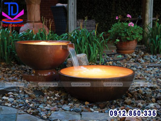 Chậu gốm phun nước lắp sân vườn