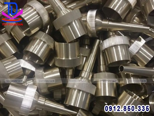 Đầu phun tia nước đơn tạo hiệu ứng bắn đuổi, lên xuống