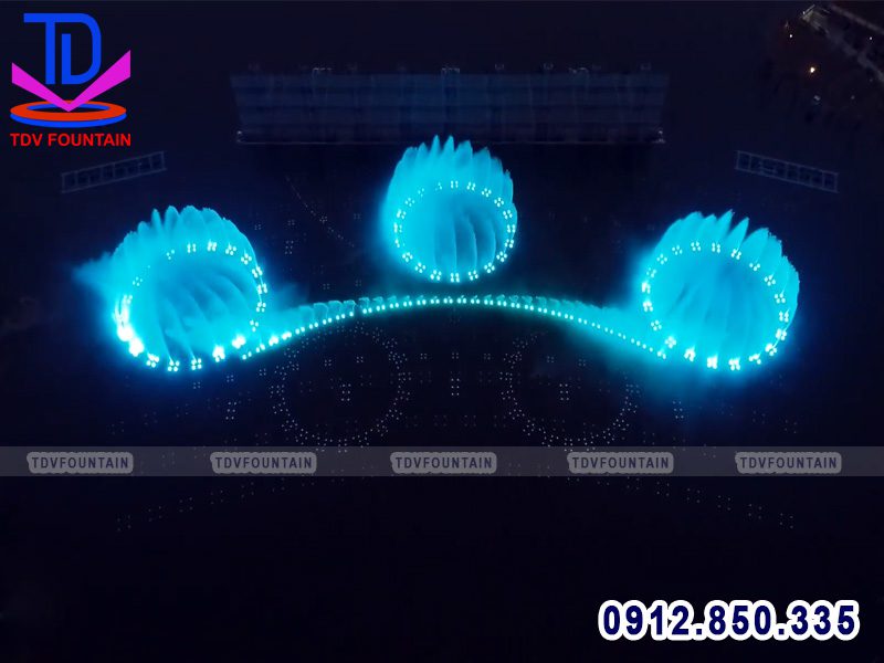 Đài phun nước trên hồ lập trình theo nhạc