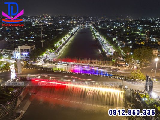 Đài phun nước trên cầu Semarang