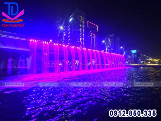 Màng nước nghệ thuật lắp trên cầu Dubai