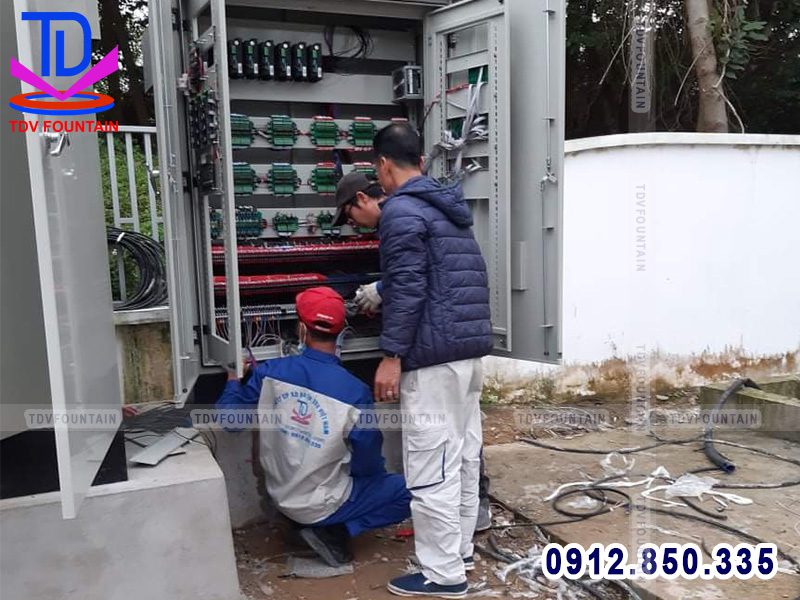 Lắp đặt tủ điều khiển sàn nhạc nước phố đi bộ