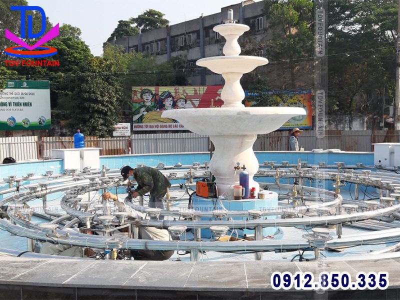 Thi công đài phun nước nút giao đại lộ Thịnh Lang