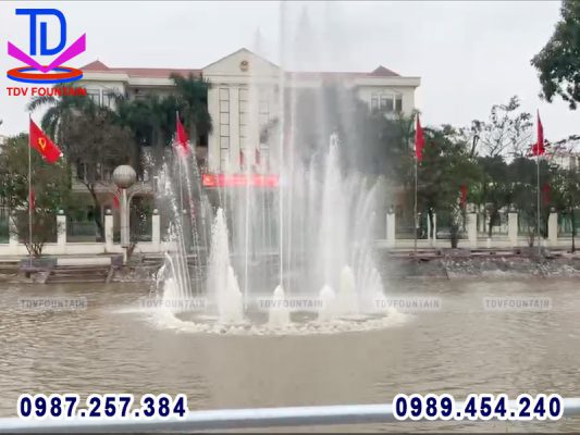 Đài phun nước trên hồ thị trấn Mỹ Hào - Hưng Yên 5