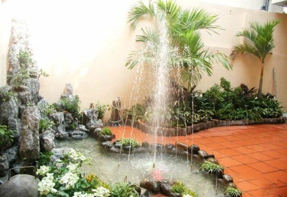 Vòi phun mưa tạo hiệu ứng các tia nước phun lên như những giọt mưa.