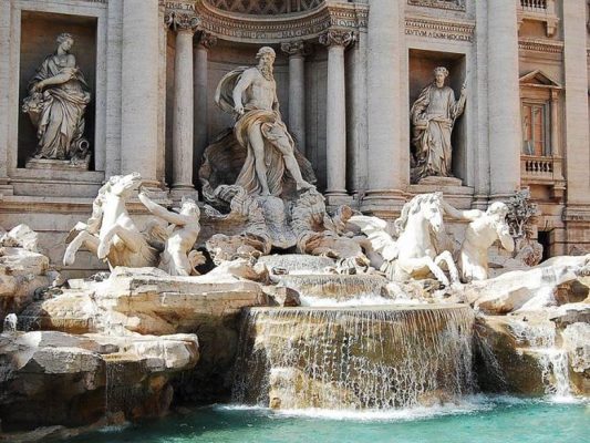 Thiết kế đài phun nước Trevi lấy cảm hứng từ vòm khải hoàn La Mã