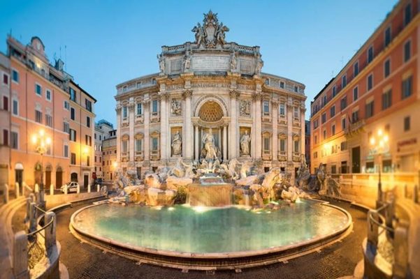 Đài phun nước Trevi sở hữu chiều cao 26,3 m và chiều rộng 49,15 m