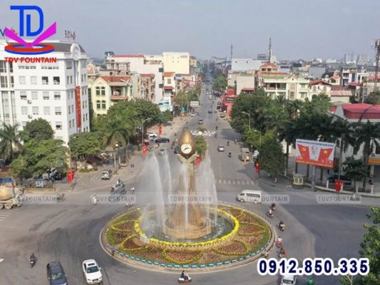 Đài phun nước cột đồng hồ phát huy đúng vai trò điểm nhấn trung tâm