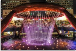 Đài phun nước Wealth - biểu tượng thịnh vượng tại Singapore. Từng được Guinness công nhận là đài phun nước lớn nhất thế giới, công trình tượng trưng cho tài lộc và sự sung túc.