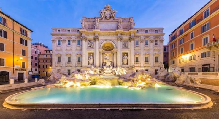 Đài phun nước Trevi - biểu tượng Baroque nổi tiếng tại Rome. Với chiều cao hơn 26m và rộng gần 50m, Trevi là một trong những đài phun nước nổi tiếng thế giới mang phong cách Baroque. Những bức tượng thần thoại tinh xảo cùng nghi thức ném xu cầu may khiến nơi đây luôn tấp nập du khách.