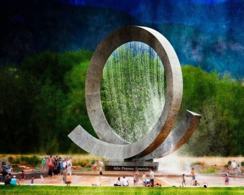 Đài phun nước Julie Penrose - Colorado, Mỹ là yác phẩm điêu khắc nước Julie Penrose gây ấn tượng với trọng lượng hơn 24 tấn và chiều cao trên 13 mét. Trước khi hoàn thiện, đã có tới 160 ý tưởng thiết kế được đề xuất, và phương án của nghệ sĩ Bill Burgess cùng kiến trúc sư David Barber là lựa chọn cuối cùng.