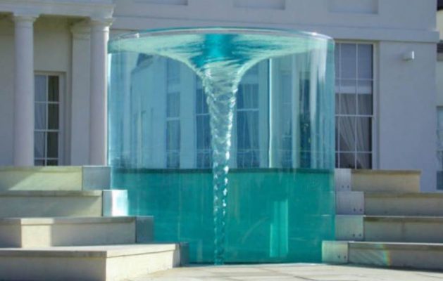 Đài phun nước Charybdis Vortex - Sunderland, Anh. Công trình mô phỏng hình ảnh xoáy nước khổng lồ với chuyển động liên tục, tạo cảm giác thôi miên người xem. Đây được xem là tác phẩm điêu khắc nước ấn tượng bậc nhất tại Anh.
