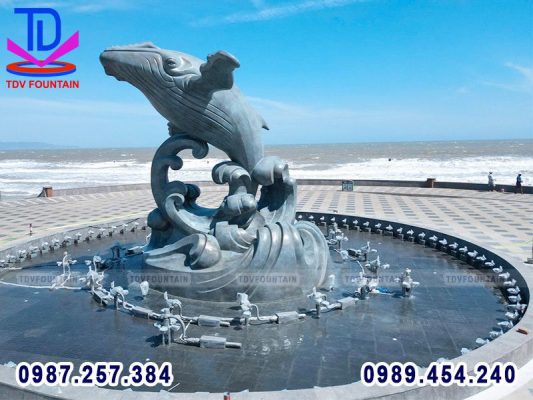 Cận cảnh tượng cá Ông cao hơn 8m