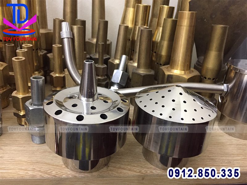Voi-phun-hinh-phao-hoa-bang-inox.jpg Voi phun hinh phao hoa bang