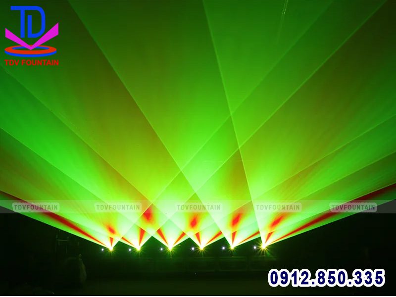 den-chieu-laser-lap-cho-he-thong-nhac-nuoc-nghe-thuat.jpg den chieu laser lap cho he thong nhac nuoc nghe thuat