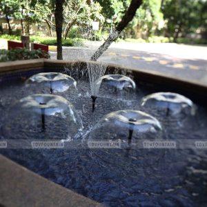 lap voi phun hinh nam va bong hoa cho khuon vien gia dinh