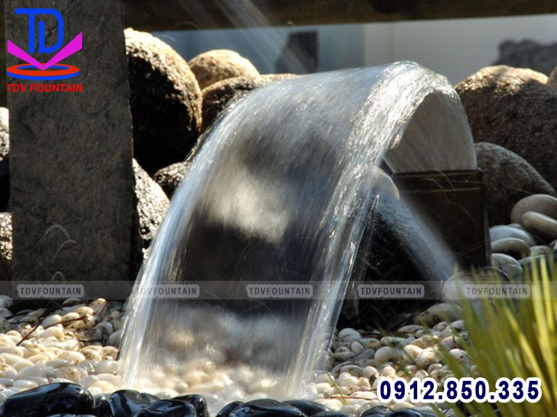 voi-phun-nuoc-hinh-quat-phi-34.jpg voi phun nuoc hinh quat phi 34