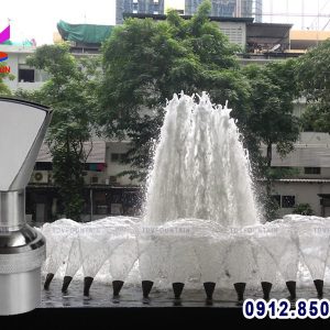 voi phun tao mang nuoc dang quat